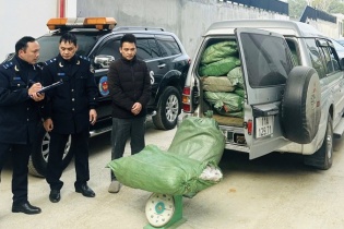 Cận Tết, buôn lậu thuốc lá nóng trở lại, các lực lượng siết chặt kiểm soát