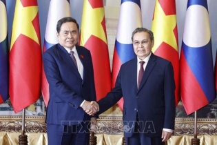 Chủ tịch Quốc hội Trần Thanh Mẫn gặp Chủ tịch Quốc hội Lào