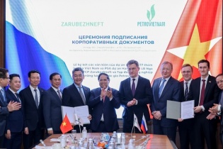 Thủ tướng làm việc với Zarubezhneft, thúc đẩy hợp tác dầu khí và năng lượng