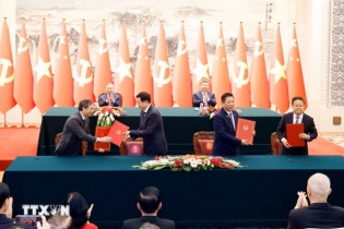 Lễ ký kết một số văn kiện hợp tác tiêu biểu giữa Việt Nam - Trung Quốc