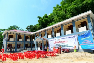 Viettel tặng trạm xá và 150 con bò giống cho xã nghèo ở Thanh Hóa