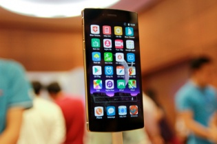 Người tiêu dùng đã có thể mua trả góp Bphone, đóng trước chỉ 3 triệu đồng