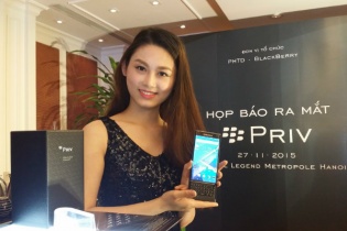 BlackBerry PRIV chạy Android bán từ 5/12, giá 18,5 triệu đồng