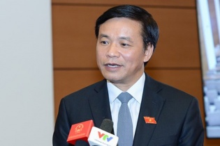 "Không nên khai thác thêm dầu thô để bù đắp tăng trưởng"