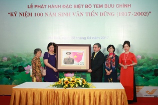 Phát hành bộ tem đặc biệt “Kỷ niệm 100 năm sinh Văn Tiến Dũng (1917-2002)”