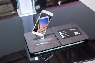 Huawei bán được hơn 73 triệu smartphone trên toàn cầu trong nửa đầu 2017