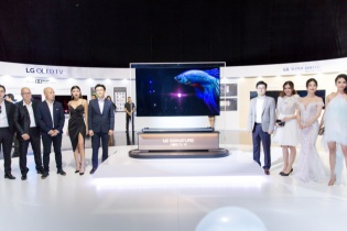 LG ra mắt TV "mỏng nhất Việt Nam", giá từ 300 triệu đồng