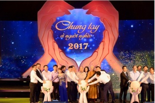 MobiFone cùng cả nước chung tay vì người nghèo