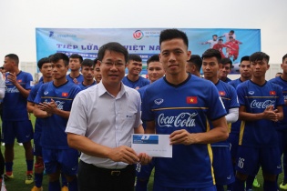 Người hâm mộ "truyền lửa" cho Tuyển U23 Việt Nam trước Cup VinaPhone 2018