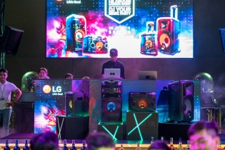 LG trình làng dòng loa XBOOM mới, hát Karaoke với 18 hiệu ứng tùy chỉnh