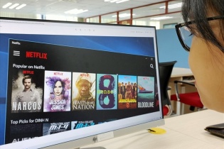 Các dịch vụ truyền hình trả tiền WeTV, IQIYI, Netflix, Apple TV, Disney Plus... vào tầm ngắm