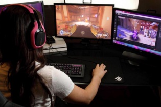 Chơi game kiếm hàng trăm triệu đồng/tháng