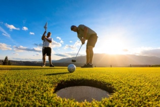 Tiếp cận trách nhiệm trong thu hút đầu tư sân golf để phát triển bền vững