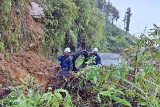 Hành trình "ăn gió, nằm sương, băng rừng nối sóng" của nhân viên VNPT