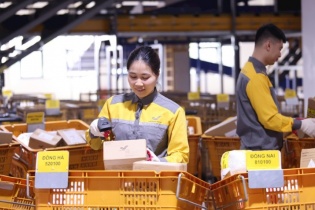Doanh thu bưu chính cán mốc 70.000 tỷ đồng