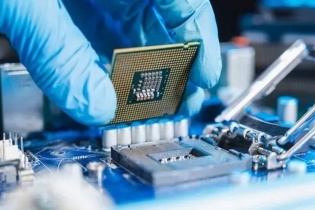 Mang tinh thần "theo kịp, tiến cùng và vượt lên" vào ngành công nghiệp bán dẫn