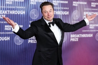 Vì sao Elon Musk khởi kiện Apple, đòi bồi thường 1 tỷ USD?
