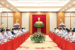 Bộ Chính trị làm việc với Ban Thường vụ Đảng ủy Chính phủ Bộ Chính trị làm việc với Ban Thường vụ Đảng ủy Chính phủ