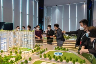 Từ 20/11/2025, phí cấp Chứng chỉ hành nghề môi giới bất động sản là 300.000 đồng/chứng chỉ