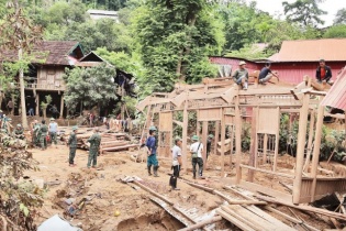 Hàng tuần phải báo cáo tiến độ xây dựng, sửa chữa nhà cho nhân dân sau bão lũ