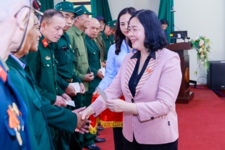 Mặt trận Tổ quốc tặng 30.000 suất quà cho người khó khăn dịp Tết Nguyên đán Bính Ngọ