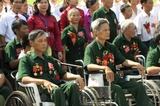 Chủ tịch nước quyết định mức quà tặng dành cho người có công dịp Tết Bính Ngọ 