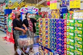 Người Việt chốt gần 11 triệu đơn mua bánh kẹo, đồ trang trí, áo dài, bao lì xì 