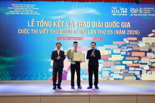 Vượt qua 1,3 triệu bài thi, bức thư kể câu chuyện 2 robot đạt giải Nhất