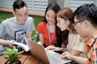 Mùa tựu trường 2026: Phụ huynh truy vấn chỗ ở, sách giáo khoa, học ngoại ngữ