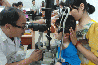 Bệnh đau mắt đỏ xuất hiện ngay đầu hè nắng nóng