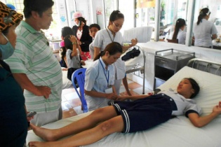 Bình Định: Uống thuốc tẩy giun Albendazol, 7 học sinh nhập viện 