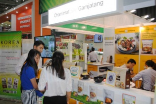 Hơn 300 doanh nghiệp show 500 gian hàng tại Viet Nam Foodexpo 2015