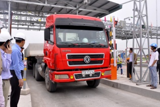 Bộ Giao thông nói gì về 96 trạm thu phí BOT dày đặc trên các tuyến đường?