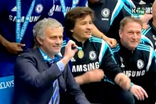 Chelsea nâng cao cúp Vô địch Ngoại hạng Anh 2014 - 2015