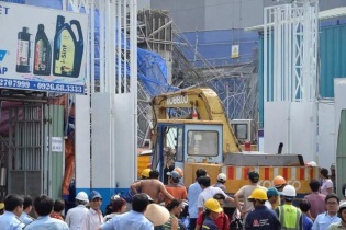 Sập giàn giáo công trình Project Mapletree Business Centre, nhiều người thương vong