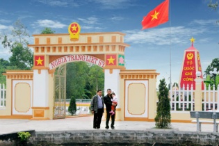 Chuyện hai cha con cựu chiến binh xây nghĩa trang liệt sĩ