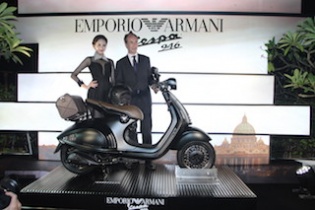 Siêu phẩm Vespa 946 Emporio Arman về Việt Nam, giá 405 triệu đồng