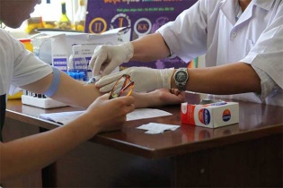 Phân biệt đối xử lao động với người có HIV bị phạt đến 10 triệu đồng