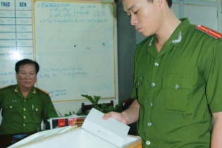 Bắt giữ lô Iphone lậu trị giá hơn 100 triệu đồng