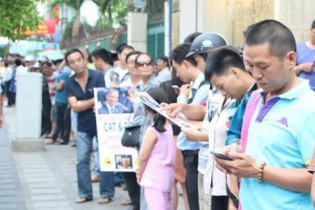 Người dân TP.HCM ra đường chào đón Tổng thống Mỹ Barack Obama