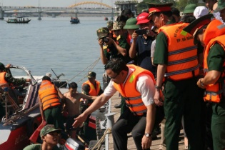 Vụ chìm tàu trên sông Hàn: Đã cứu được 43 người, còn 3 nạn nhân mất tích; Đà Nẵng họp công bố thông tin