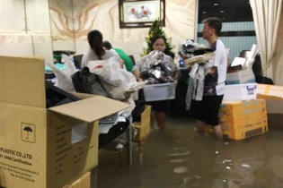 Biệt thự 66 tỷ của Đàm Vĩnh Hưng bị ngập nặng trong mưa Sài Gòn