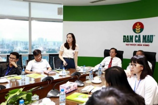 Nhà đầu tư thăm và làm việc với các doanh nghiệp niếm yết ngành Dầu Khí