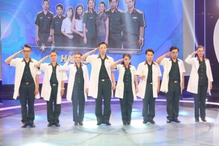 Đặc nhiệm Blouse trắng: Thắp sáng tuổi thanh xuân