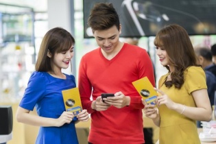 Ăn chơi không ngại tiền rơi, dân Việt sành điệu chi 1 tỷ USD lên đời smartphone