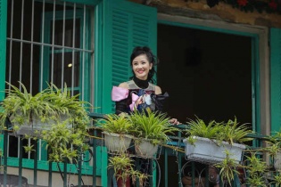 Nhạc số lên ngôi, Diva Hồng Nhung vẫn quyết ra CD mới: Bước lùi dĩ vãng hay bước tiến dũng cảm?