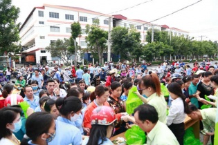 Mcredit đồng hành vì lợi ích công nhân