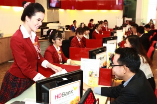 Ngân hàng dồn dập báo lãi ‘khủng’ 9 tháng đầu năm