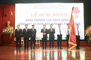 Trường Đào tạo, bồi dưỡng cán bộ quản lý Thông tin và Truyền thông đón nhận Huân chương lao động hạng III