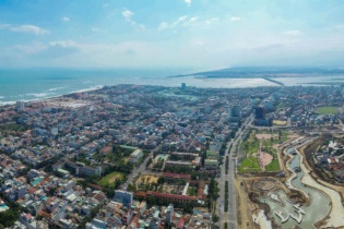 Dòng kiều hối chảy mạnh vào đất nền biển dịp cuối năm